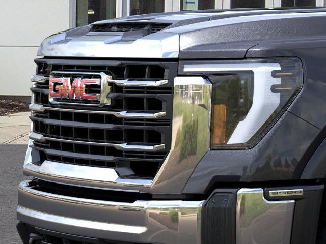 2025 GMC Sierra 3500 HD Chassis Cab Vehicle Photo in DANBURY, CT 06810-5034