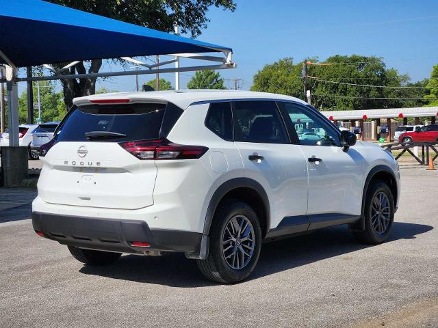 2024 Nissan Rogue Vehicle Photo in DENTON, TX 76210-9321