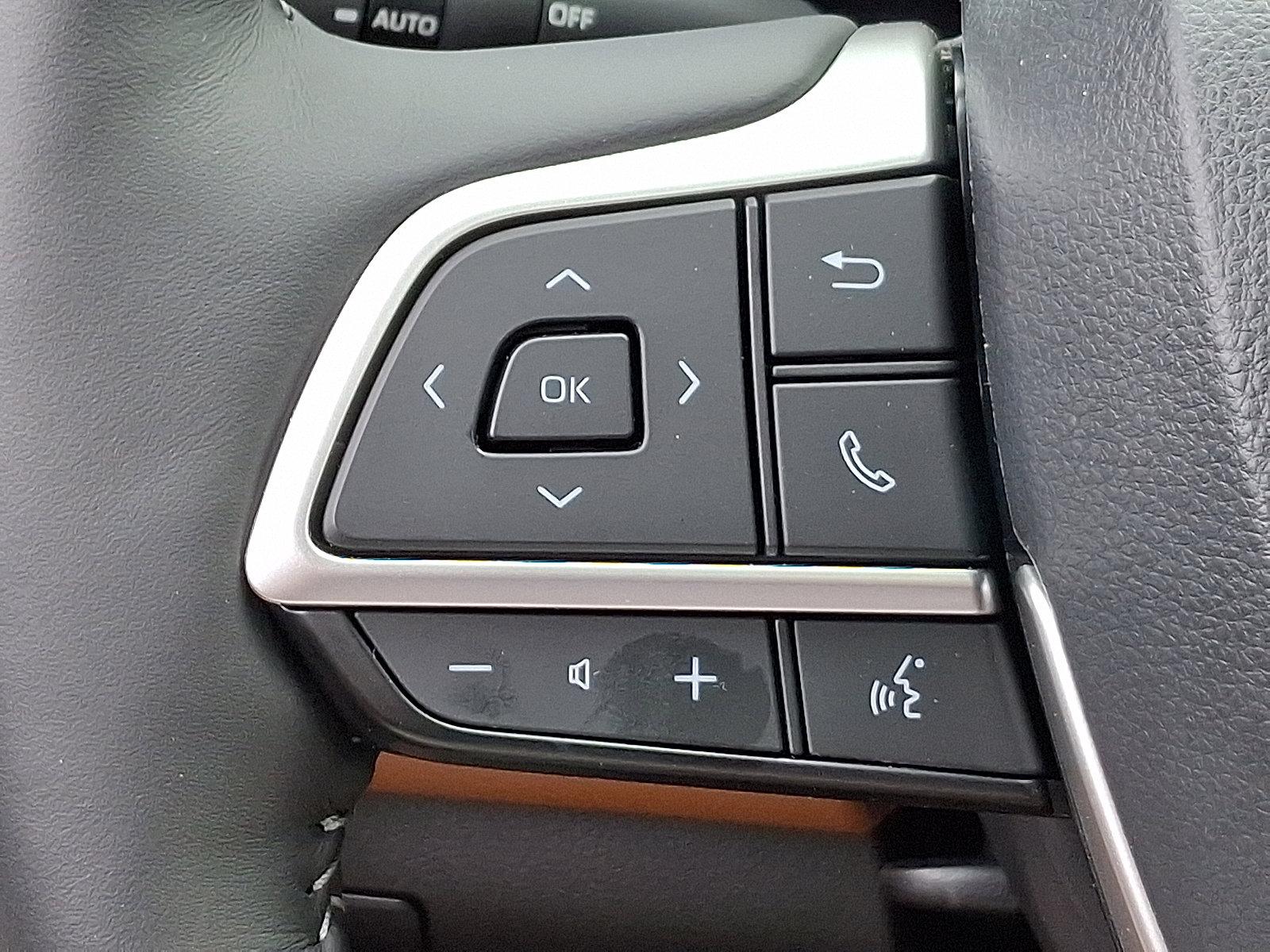 2025 Toyota Highlander Vehicle Photo in Trevose, PA 19053