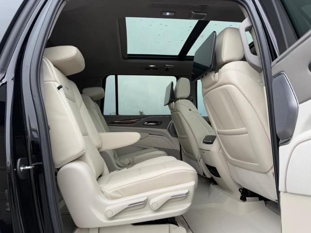 2024 Cadillac Escalade ESV Vehicle Photo in COLUMBIA, MO 65203-3903