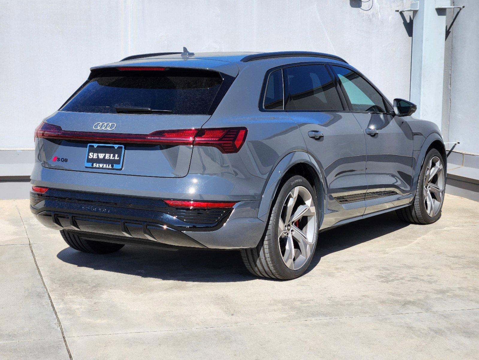 2024 Audi SQ8 e-tron Vehicle Photo in SUGAR LAND, TX 77478