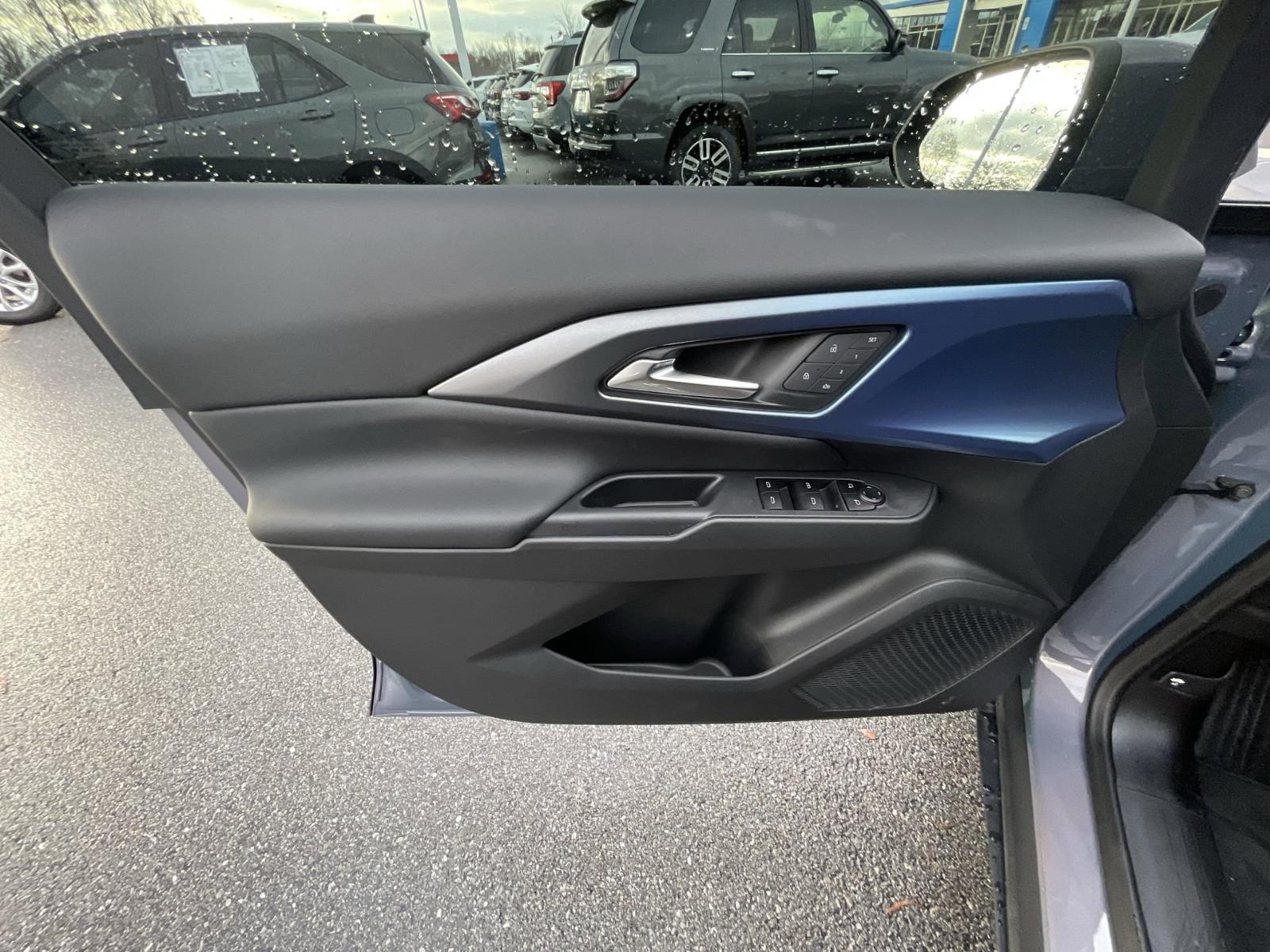 2025 Chevrolet Equinox EV Vehicle Photo in BENTONVILLE, AR 72712-4322