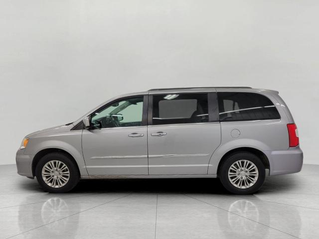 2016 Chrysler Town & Country Vehicle Photo in Oshkosh, WI 54901