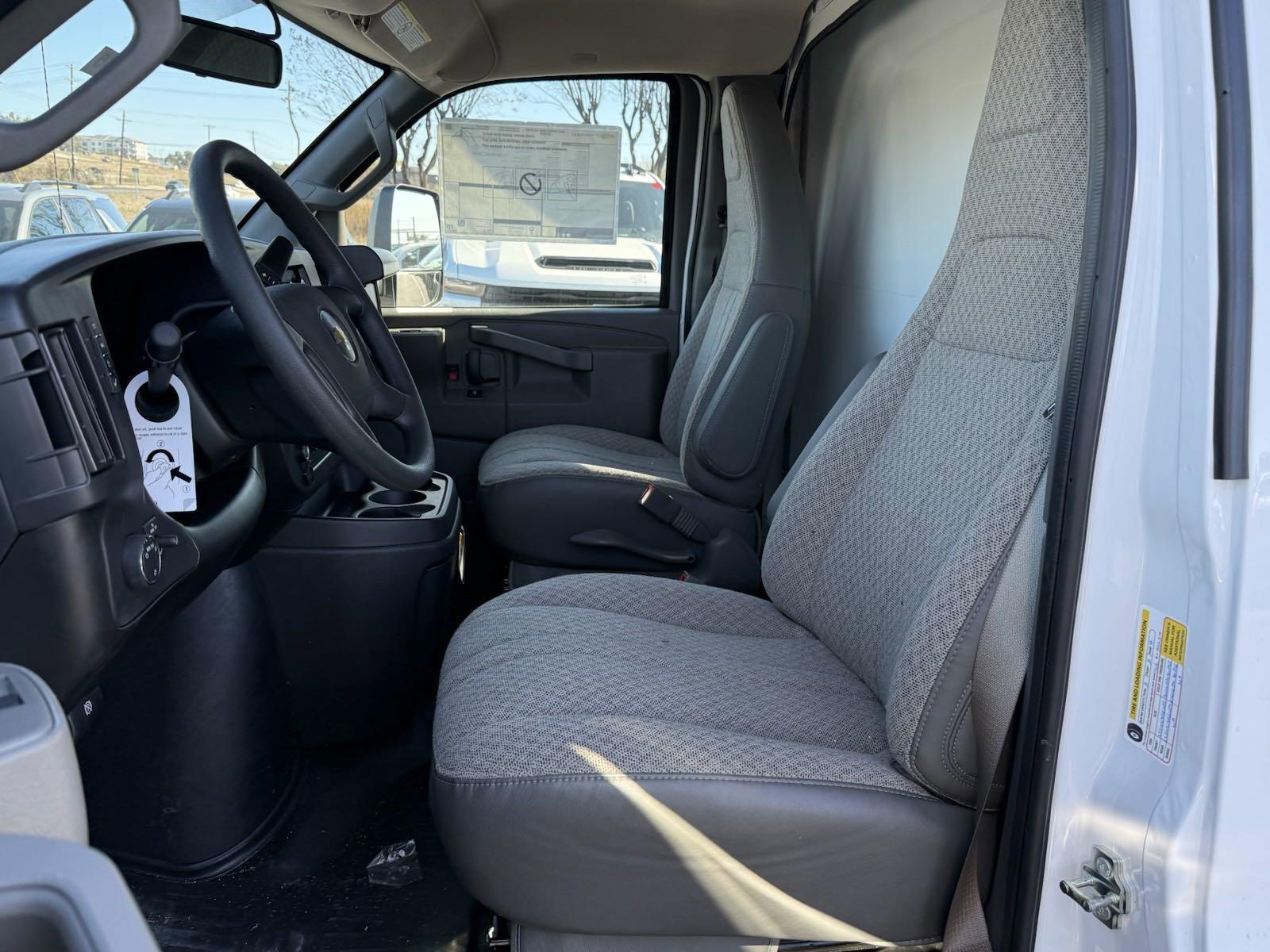 2024 Chevrolet Express Cutaway 3500 Vehicle Photo in GEORGETOWN, TX 78626-7508
