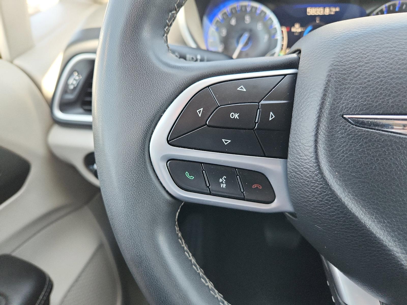 2022 Chrysler Pacifica Vehicle Photo in Albuquerque, NM 87110