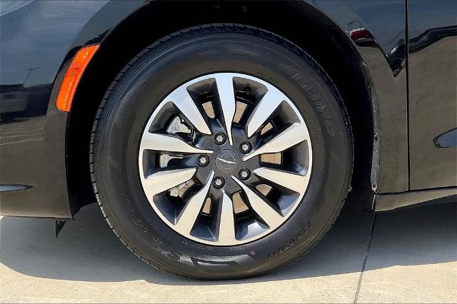 2024 Chrysler Pacifica Vehicle Photo in Grapevine, TX 76051