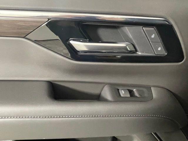 2025 Chevrolet Tahoe Vehicle Photo in PHOENIX, AZ 85014-3381