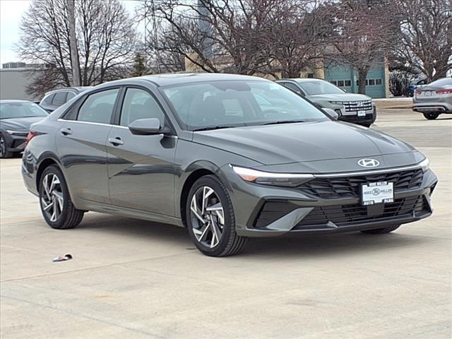 2025 Hyundai ELANTRA Vehicle Photo in Peoria, IL 61615