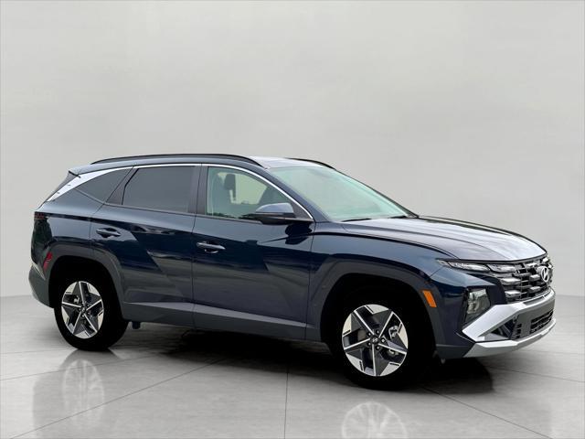 2025 Hyundai TUCSON Hybrid Vehicle Photo in Green Bay, WI 54304