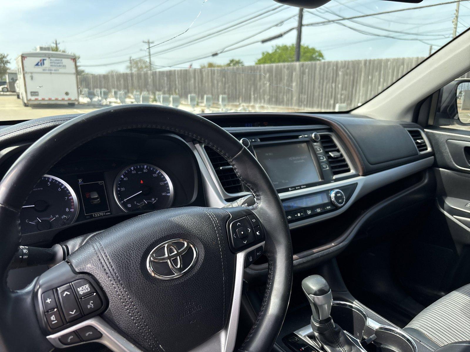2017 Toyota Highlander Vehicle Photo in Corpus Christi, TX 78415