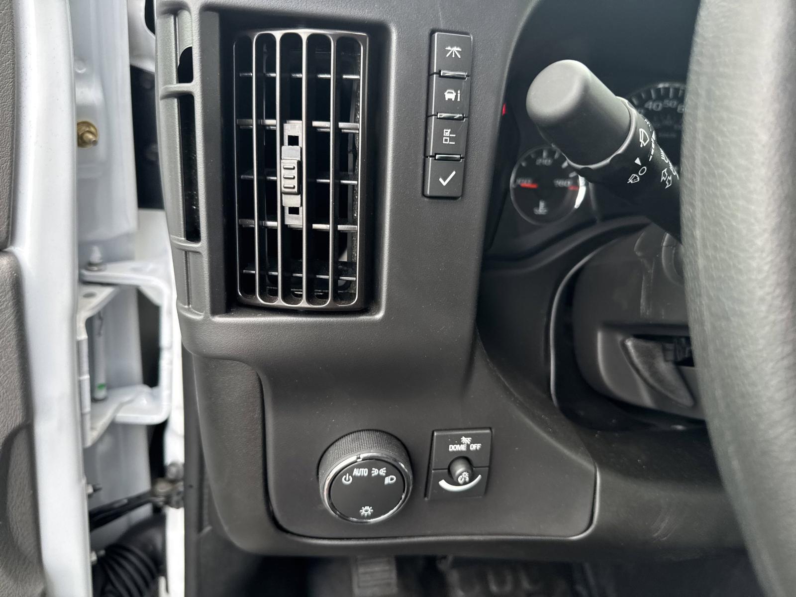 2025 Chevrolet Express Cutaway 3500 Vehicle Photo in GEORGETOWN, TX 78626-7508