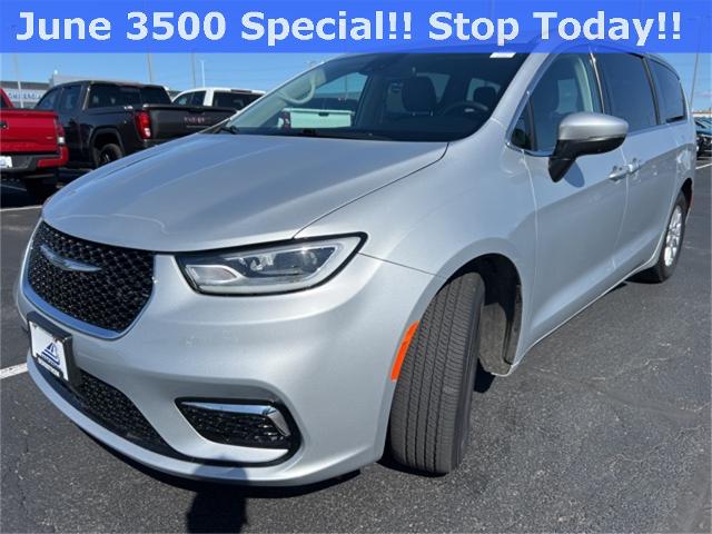 2023 Chrysler Pacifica Vehicle Photo in GREEN BAY, WI 54304-5303