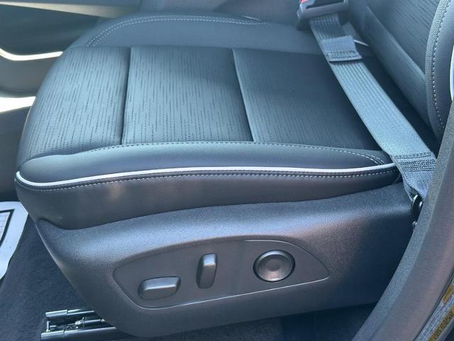 2025 Buick Enclave Vehicle Photo in COLUMBIA, MO 65203-3903