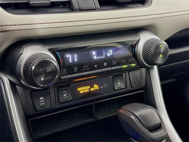 2019 Toyota RAV4 Vehicle Photo in Puyallup, WA 98371