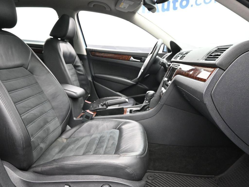 2012 Volkswagen Passat Vehicle Photo in Marion, IA 52302