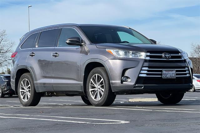 Used 2019 Toyota Highlander XLE with VIN 5TDJZRFH9KS611060 for sale in Pleasanton, CA