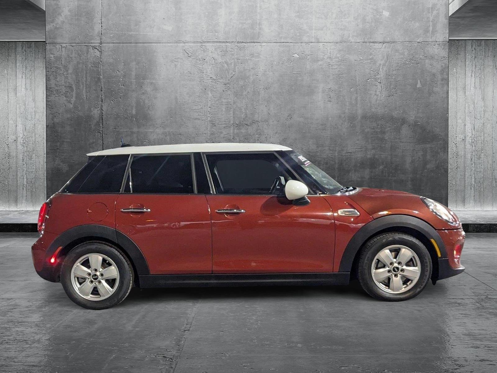 2016 MINI Cooper Hardtop 4 Door Vehicle Photo in MIAMI, FL 33134-2699