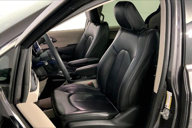2023 Chrysler Pacifica Vehicle Photo in Lees Summit, MO 64086