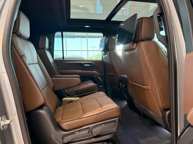 2025 Chevrolet Suburban Vehicle Photo in COLUMBIA, MO 65203-3903