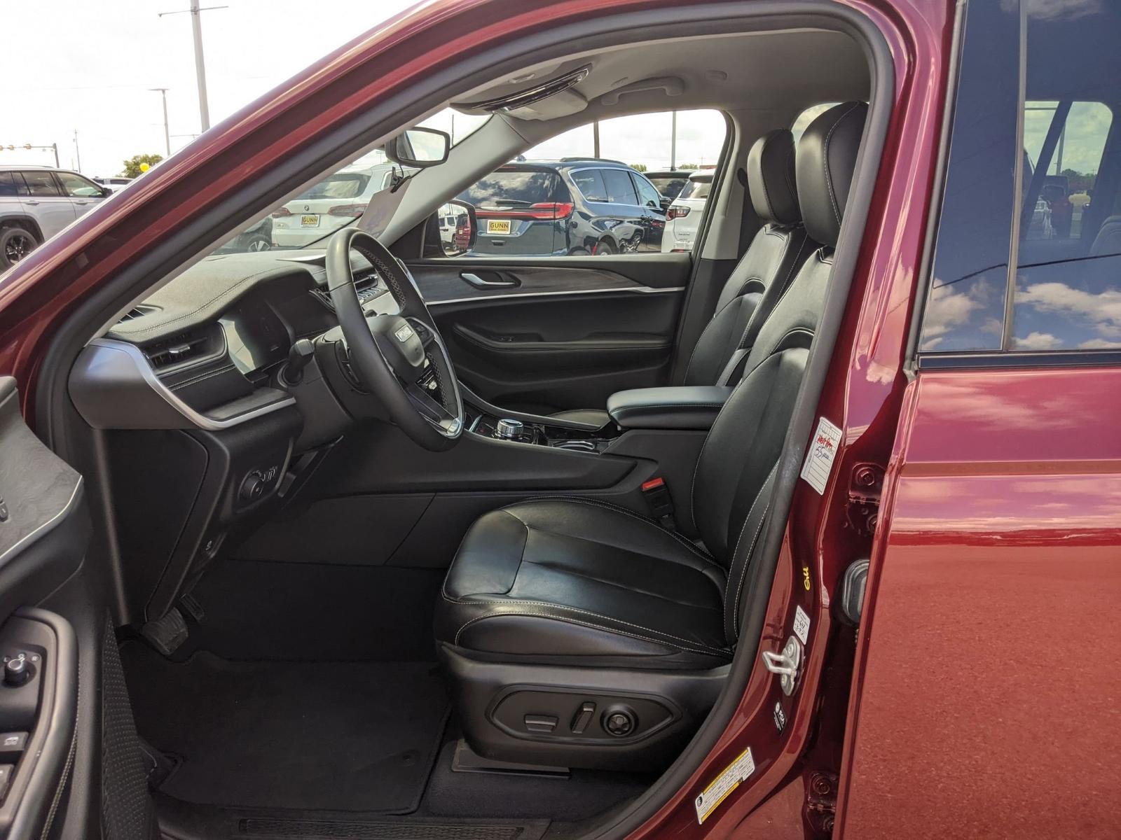 2023 Jeep Grand Cherokee L Vehicle Photo in Seguin, TX 78155