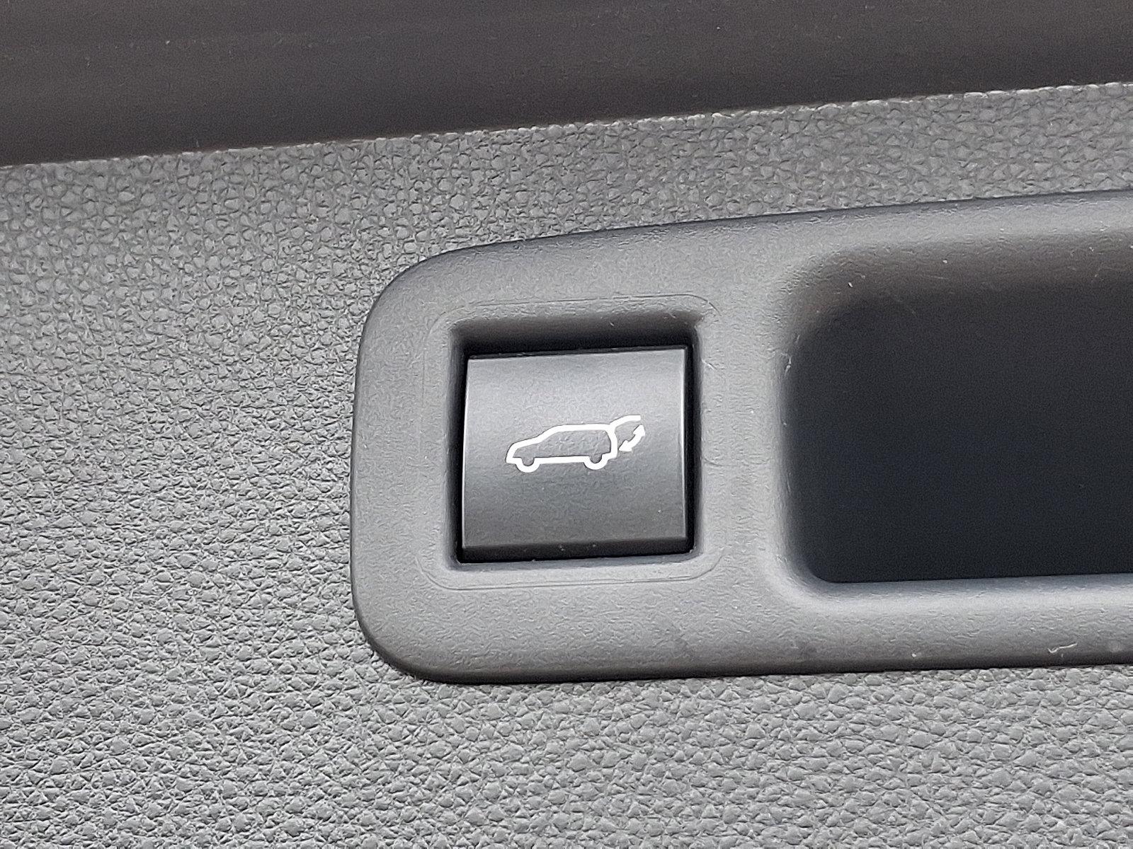 2021 Toyota Highlander Vehicle Photo in Trevose, PA 19053