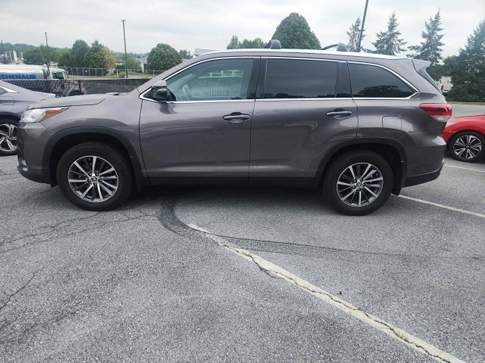2019 Toyota Highlander Vehicle Photo in Harrisburg, PA 17111