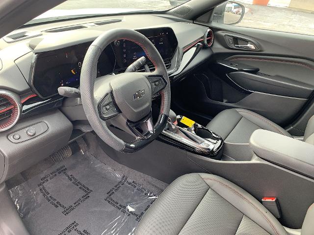 2025 Chevrolet Trax Vehicle Photo in MOON TOWNSHIP, PA 15108-2571