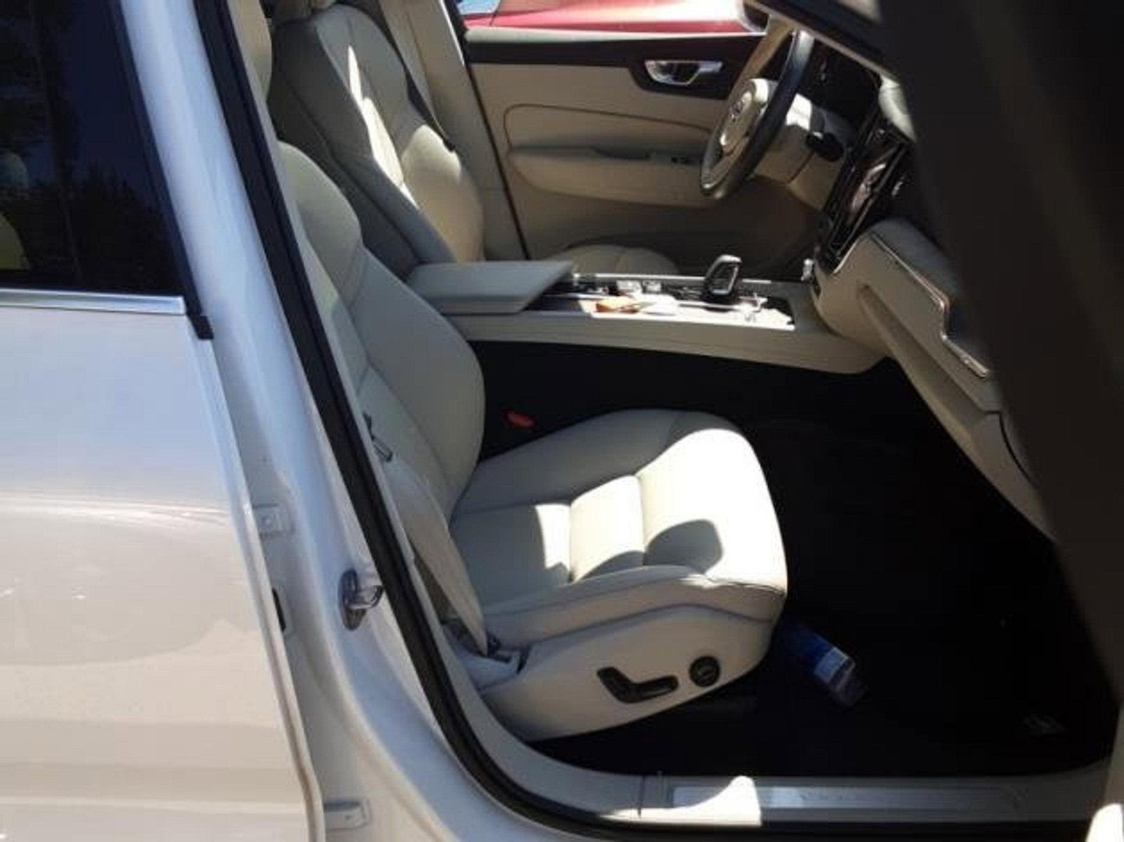 2022 Volvo XC60 Vehicle Photo in Trevose, PA 19053