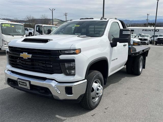 2025 Chevrolet Silverado 3500 HD Chassis Cab Vehicle Photo in ALCOA, TN 37701-3235