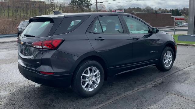 2022 Chevrolet Equinox Vehicle Photo in MOON TOWNSHIP, PA 15108-2571