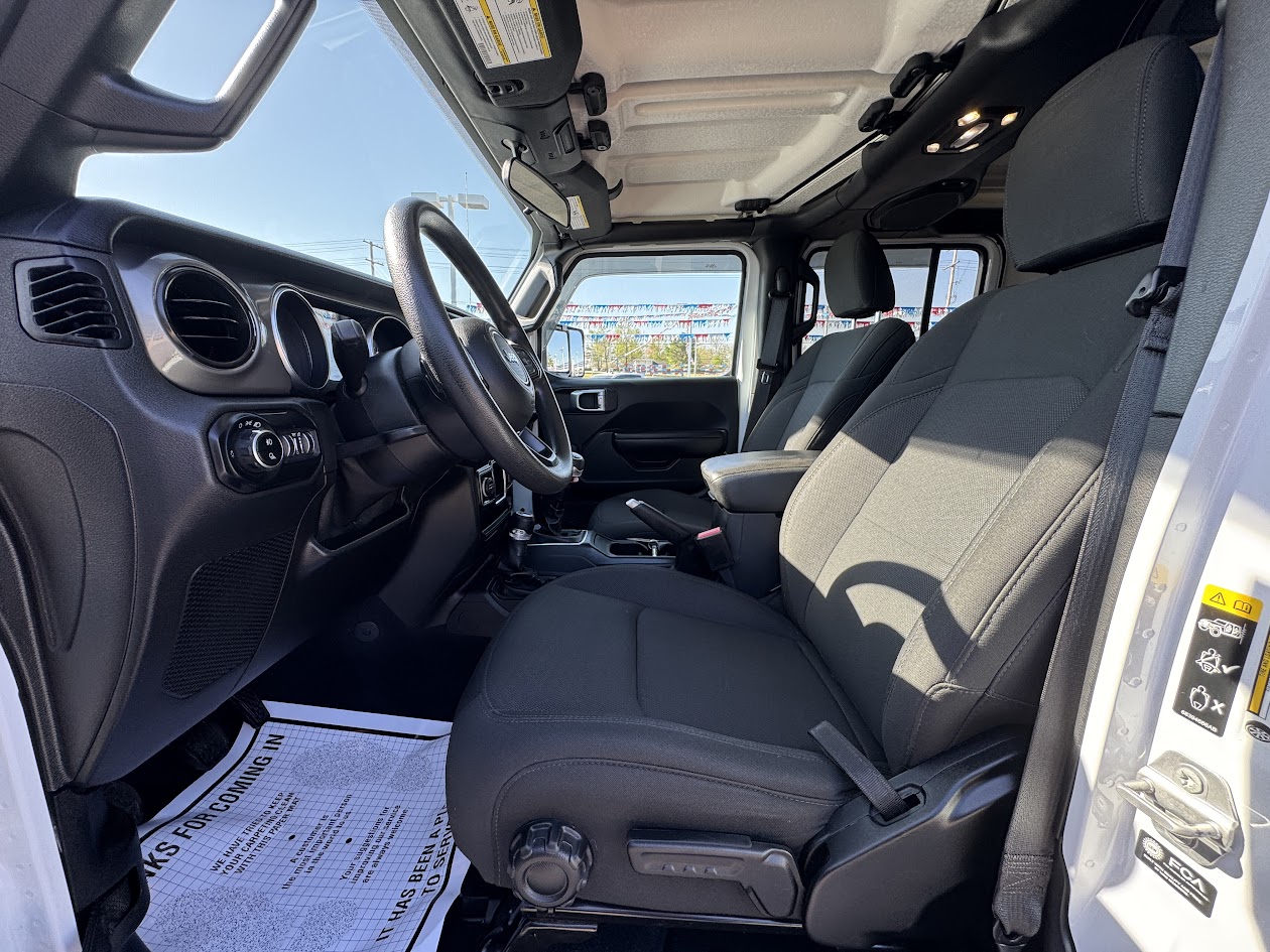 2021 Jeep Gladiator Vehicle Photo in BOONVILLE, IN 47601-9633