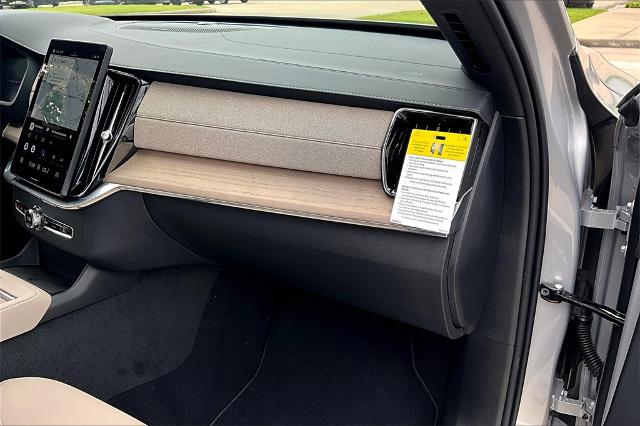 2025 Volvo XC90 Vehicle Photo in Houston, TX 77007