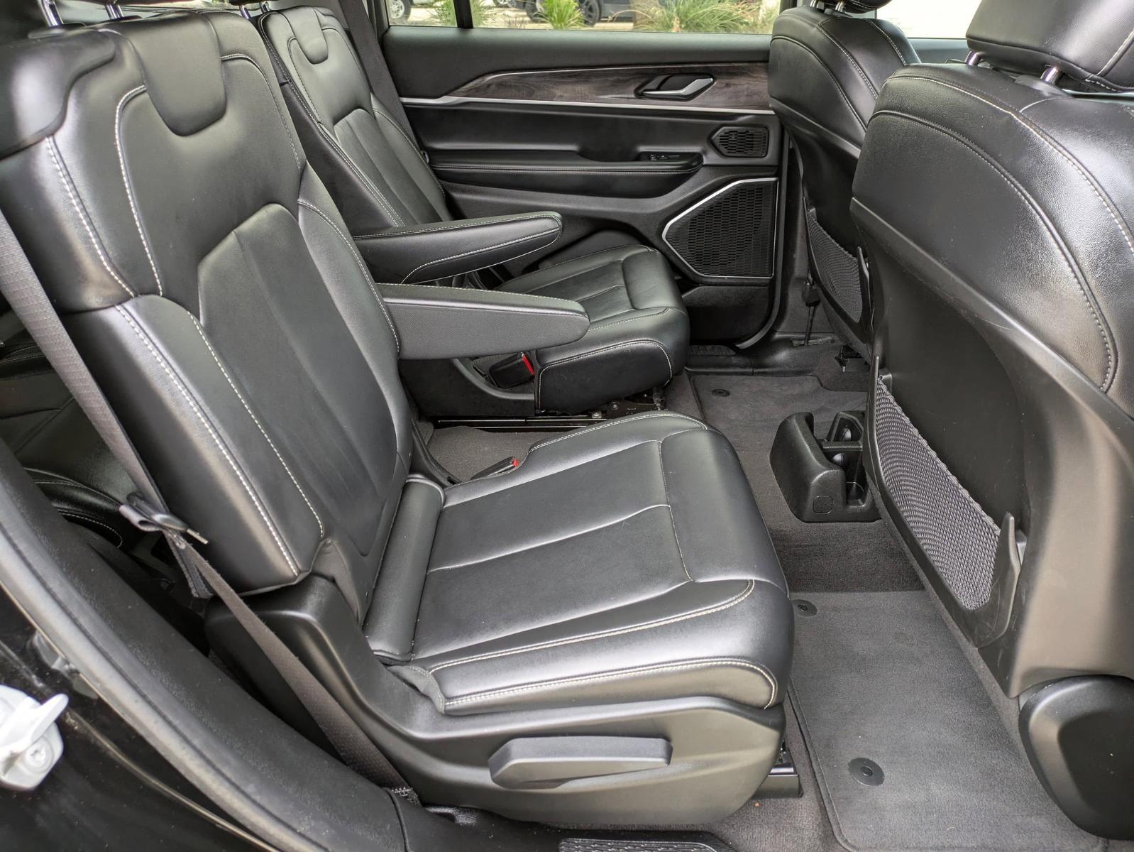 2021 Jeep Grand Cherokee L Vehicle Photo in SELMA, TX 78154-1460