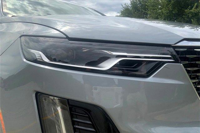 2025 Cadillac XT6 Vehicle Photo in KANSAS CITY, MO 64114-4545