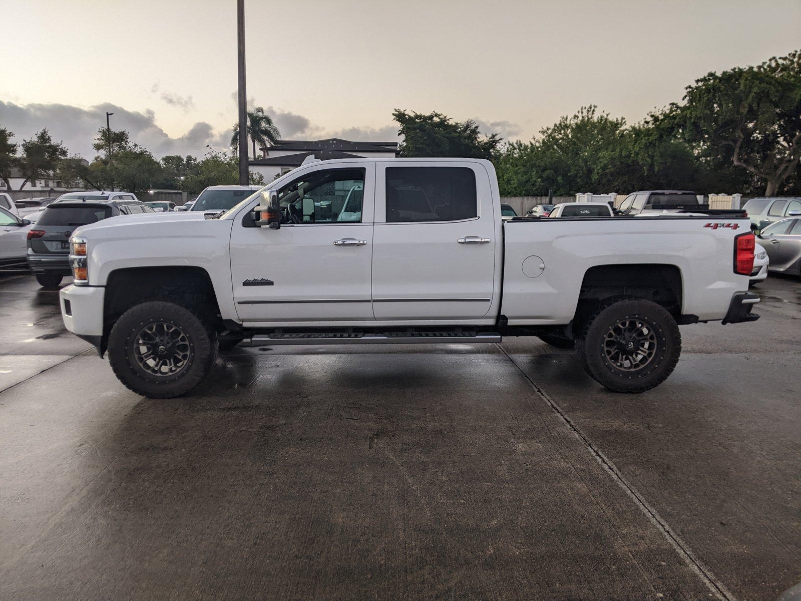 2019 Chevrolet Silverado 2500HD Vehicle Photo in PEMBROKE PINES, FL 33024-6534