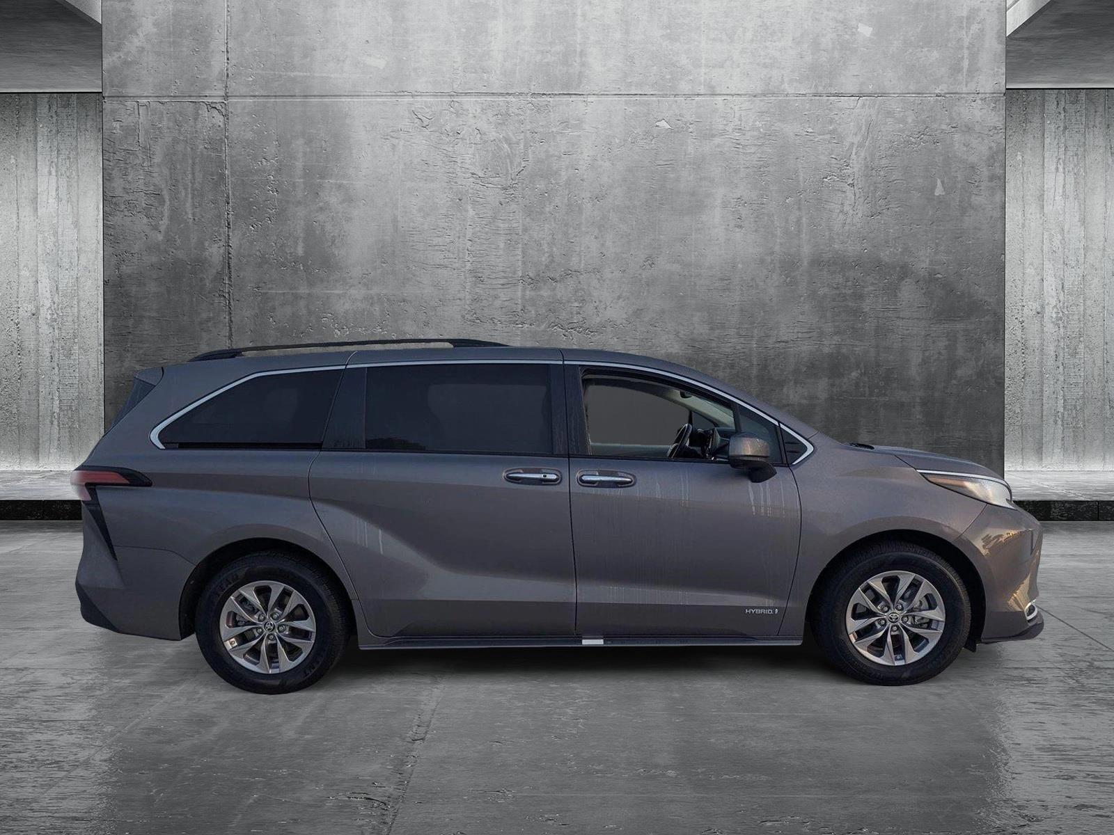 2021 Toyota Sienna Vehicle Photo in Davie, FL 33331