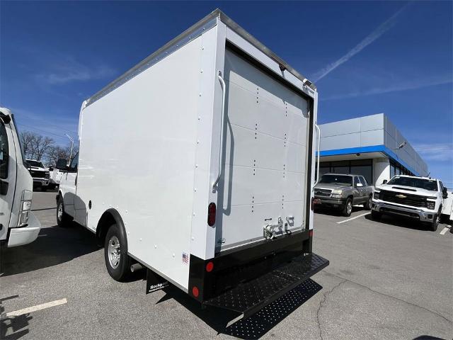 2025 Chevrolet Express Cutaway 3500 Vehicle Photo in ALCOA, TN 37701-3235