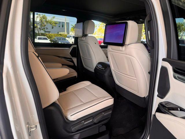 2025 Cadillac Escalade ESV Vehicle Photo in DELRAY BEACH, FL 33483-3294