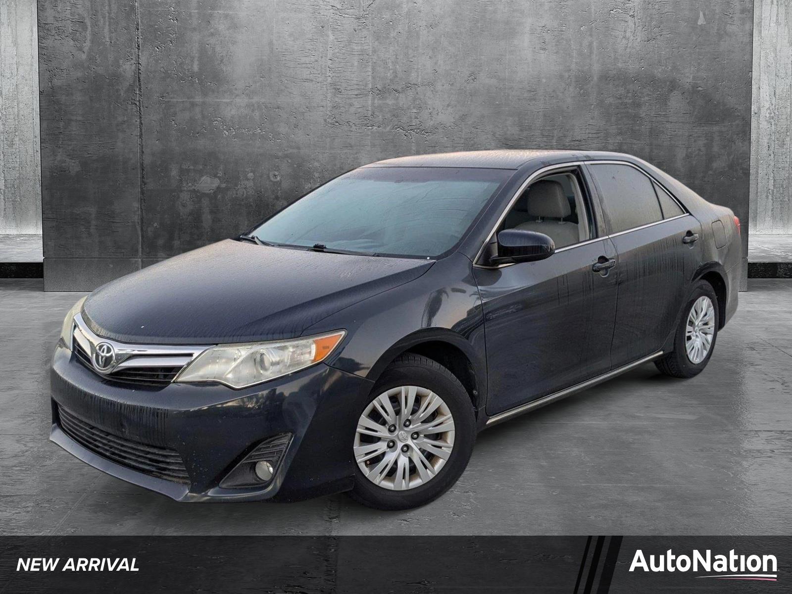 2014 Toyota Camry Vehicle Photo in PEMBROKE PINES, FL 33024-6534