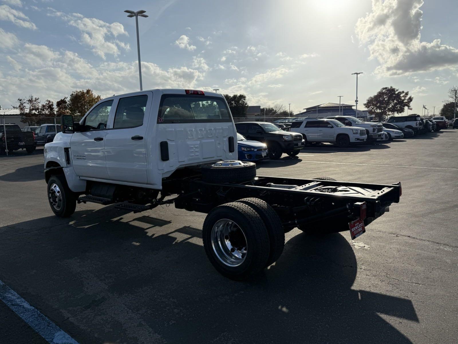 2024 Chevrolet Silverado 5500 HD Vehicle Photo in GEORGETOWN, TX 78626-7508