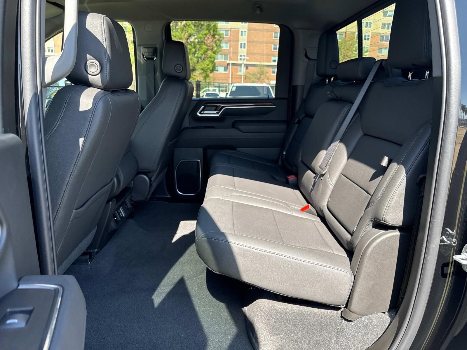 2025 Chevrolet Silverado 2500 HD Vehicle Photo in LOS ANGELES, CA 90007-3794