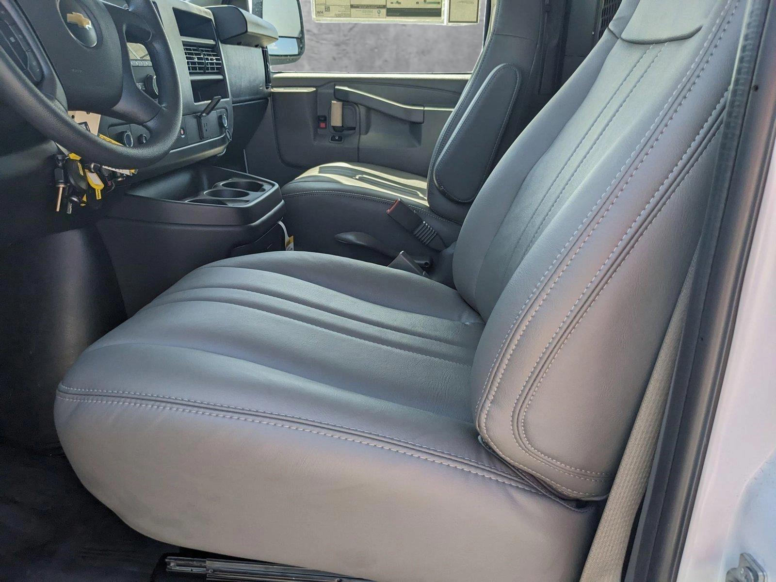 2025 Chevrolet Express Cargo 2500 Vehicle Photo in MIAMI, FL 33172-3015