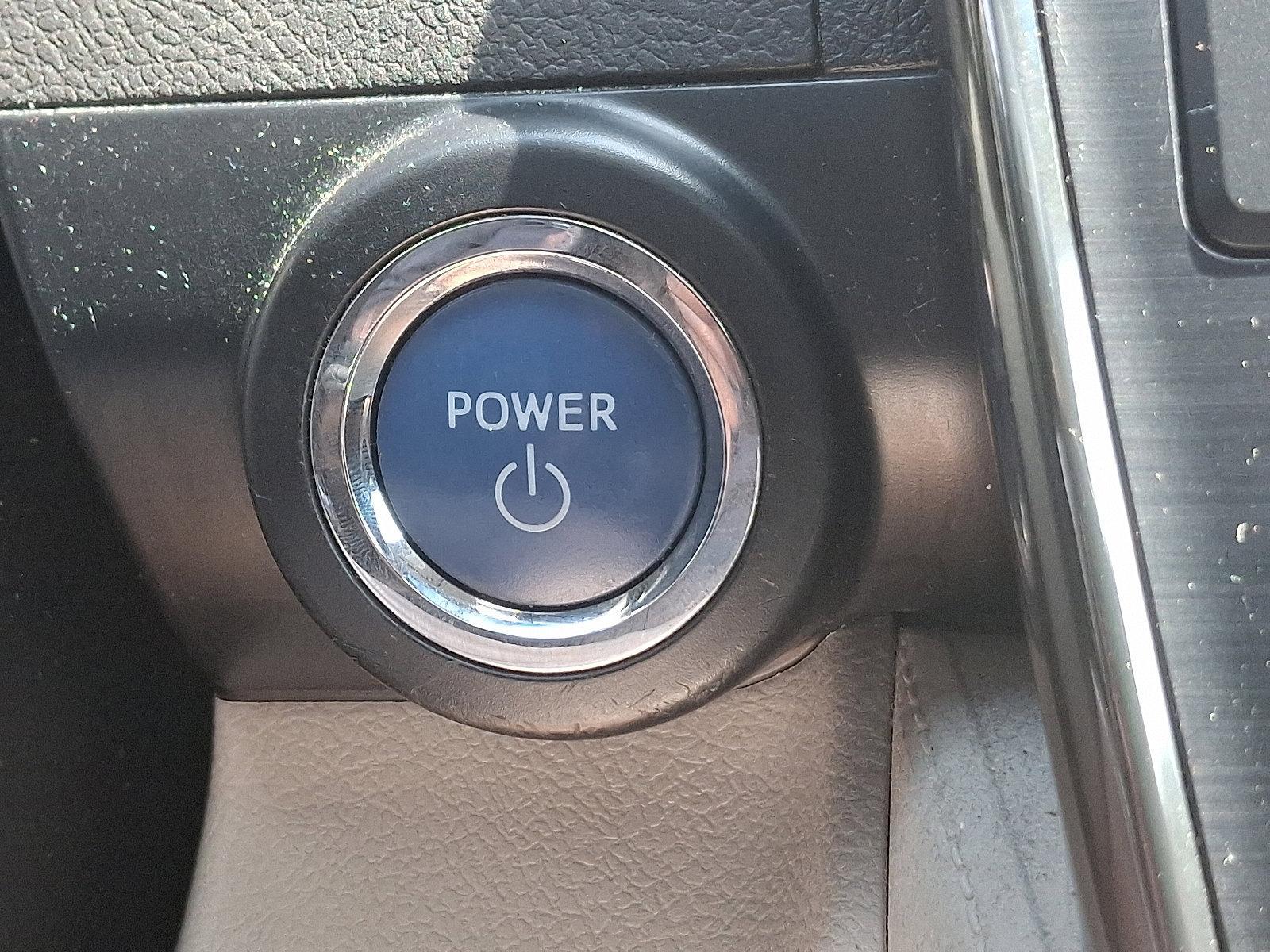 2013 Toyota Camry Hybrid Vehicle Photo in Trevose, PA 19053