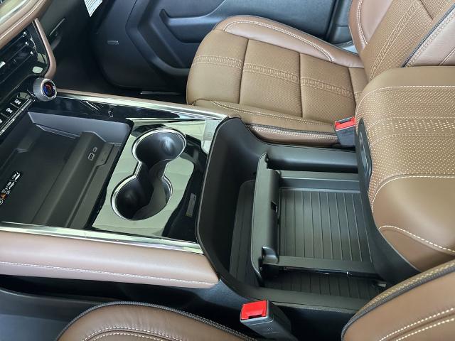 2025 Chevrolet Suburban Vehicle Photo in MANHATTAN, KS 66502-5036