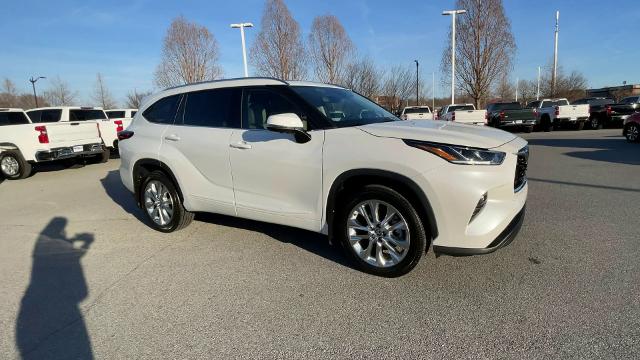 2023 Toyota Highlander Vehicle Photo in BENTONVILLE, AR 72712-4322