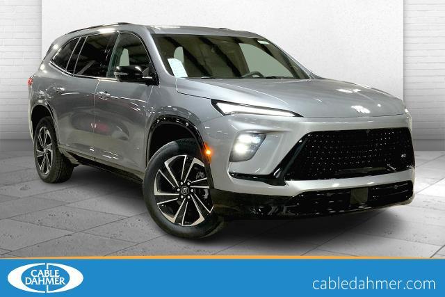 2025 Buick Enclave Vehicle Photo in KANSAS CITY, MO 64114-4545