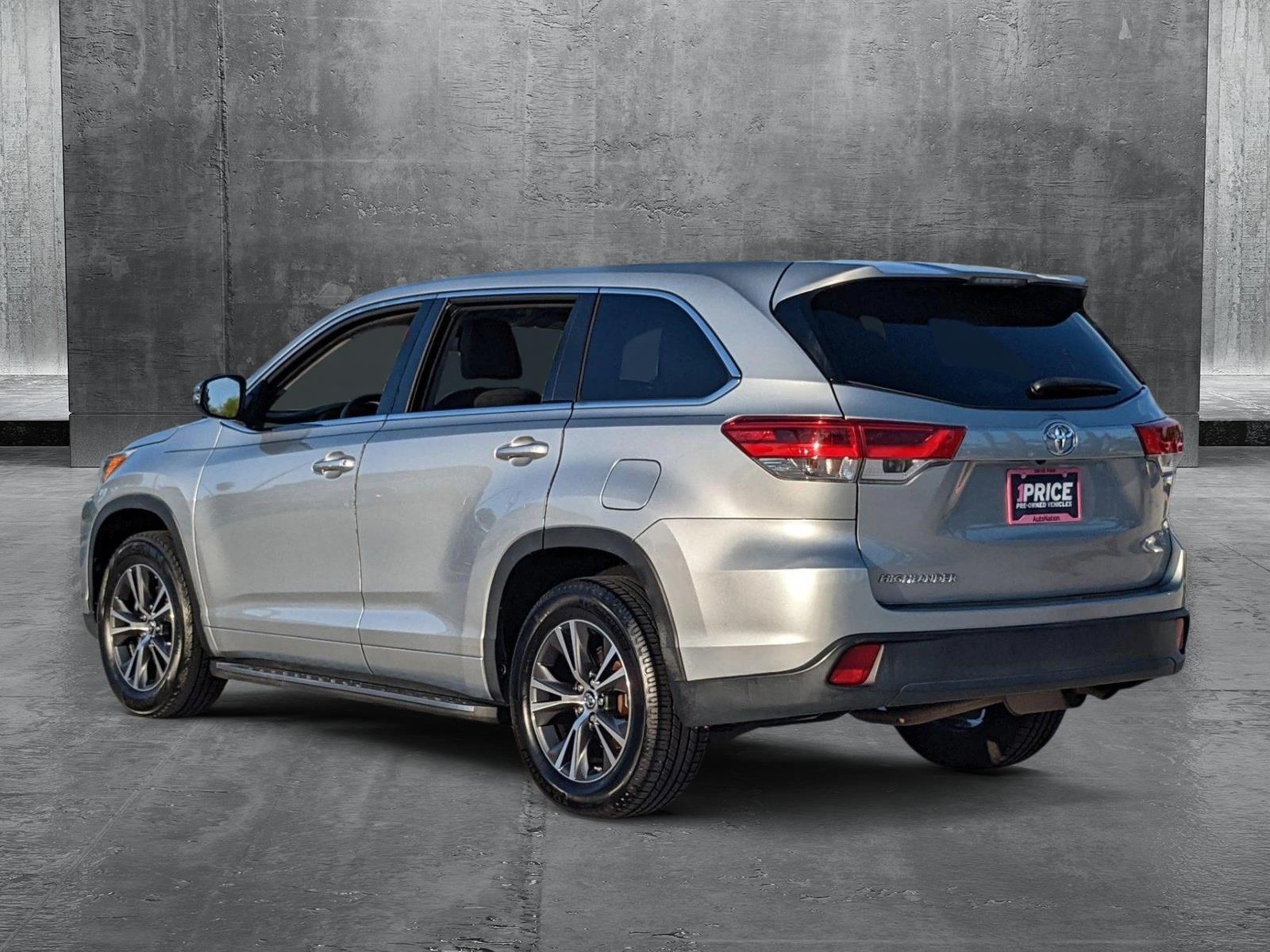 2017 Toyota Highlander Vehicle Photo in Davie, FL 33331