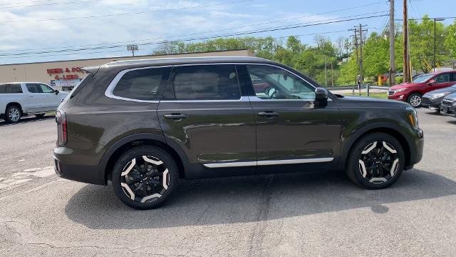 2023 Kia Telluride Vehicle Photo in MOON TOWNSHIP, PA 15108-2571