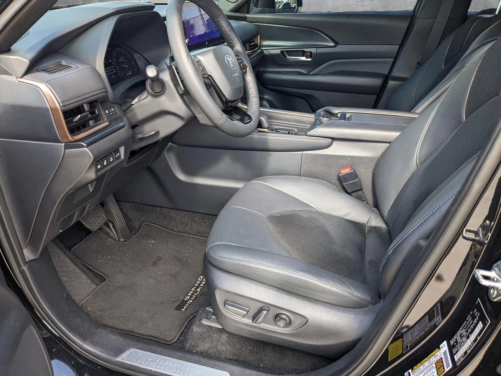 2024 Toyota Grand Highlander Vehicle Photo in Davie, FL 33331
