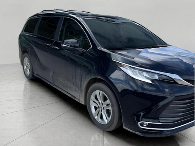 2024 Toyota Sienna Vehicle Photo in Appleton, WI 54913